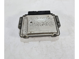 Блок управления двигателем Блок управления 0281018699, 55247020   Opel Combo D