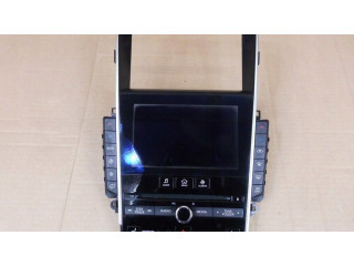 Радио/ проигрыватель CD/DVD / навигация