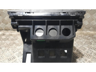 Радио/ проигрыватель CD/DVD / навигация