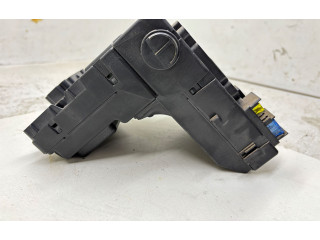 Блок предохранителей 30765646   Volvo V70    