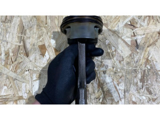 Píst 784323704, 111213678 BMW 5 F10 F11 pro benzínový motor 4.4