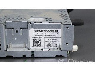 Радио/ проигрыватель CD/DVD / навигация