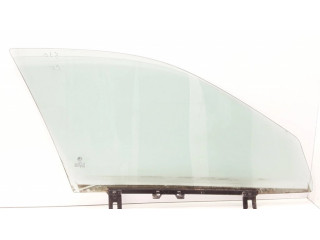 Основное стекло передних дверей (четырехдверного автомобиля)