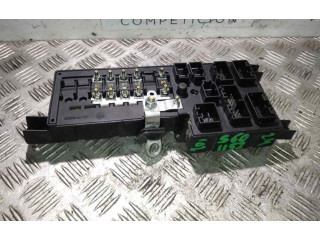 Блок предохранителей 8637841 Volvo S60