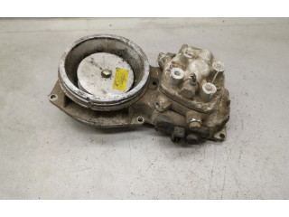 Топливная рампа 0438121011, 026133353 Audi 80 90 B3