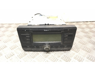 Радио/ проигрыватель CD/DVD / навигация