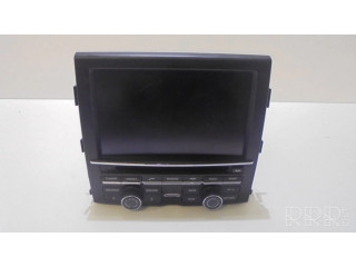 Радио/ проигрыватель CD/DVD / навигация