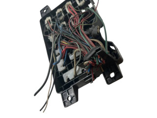 Pojistková skříňka ma6882 Mitsubishi Pajero 2001