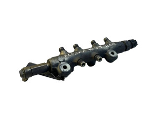 Топливная рампа    Mazda 6 2.0  для двигателя RF5c