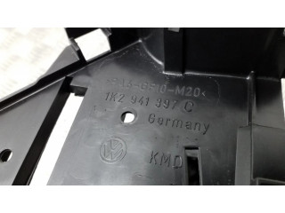 Другая деталь отсека двигателя