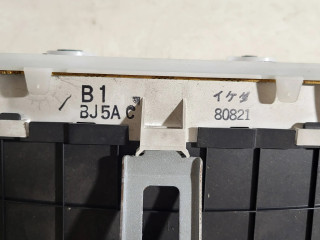 Přístrojová deska  Mazda 323 1998 BJ5AC, 80821  