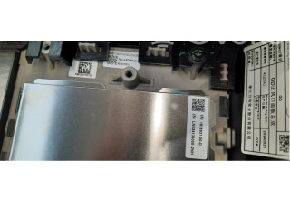 Дисплей    187593100D   Tesla Model 3