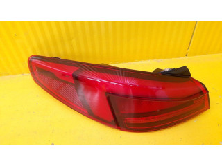 Задний фонарь в кузове