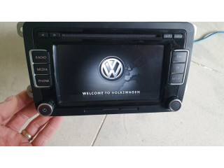 Радио/ проигрыватель CD/DVD / навигация