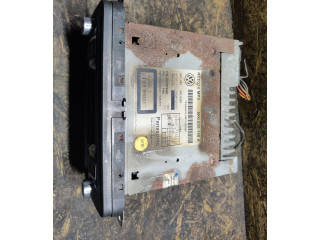 Радио/ проигрыватель CD/DVD / навигация