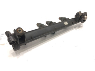 Топливная рампа 037906031AA Skoda Octavia Mk1 (1U)