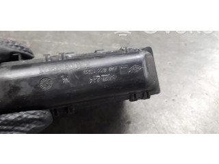 Блок предохранителей  8200220647   Renault Clio III    