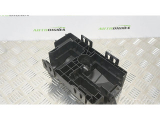 Pojistková skříňka 13302321 Opel Astra 2013