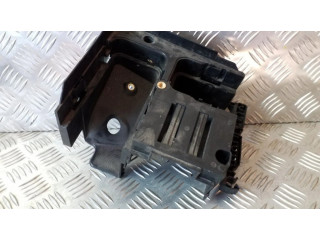 Другая деталь отсека двигателя