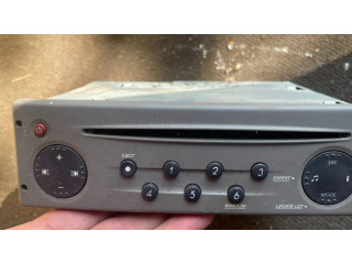 Радио/ проигрыватель CD/DVD / навигация