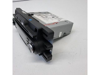 Радио/ проигрыватель CD/DVD / навигация