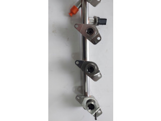 Топливная рампа A2640700100   Mercedes-Benz C W205  