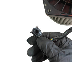 Вентилятор печки Mitsubishi L200