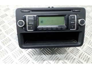 Радио/ проигрыватель CD/DVD / навигация