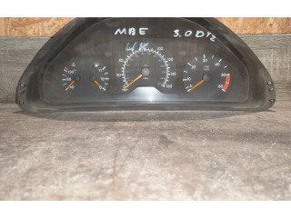 Přístrojová deska Mercedes-Benz E W210 2000 88311266, 2105409747