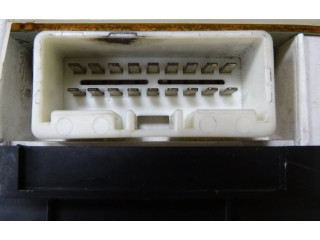 Pojistková skříňka Спидометр (приборный щиток) 3J3NB Mazda 323 F 2001