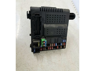 Блок предохранителей 30682981   Volvo V70    