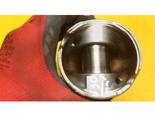 Píst    Audi A8 S8 D3 4E     