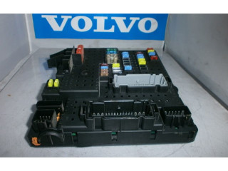 Блок предохранителей 8676391, 8676391 Volvo V70
