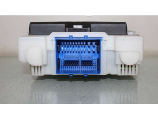 Блок предохранителей 30765624   Volvo V70    