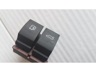 Выключатель открытия задней двери