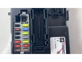 Блок предохранителей 13356923 Opel Meriva B