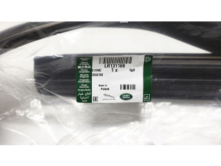 Уплотнительная резина (у стекла) LR131169, 3654589 Land Rover Defender