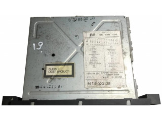 Радио/ проигрыватель CD/DVD / навигация