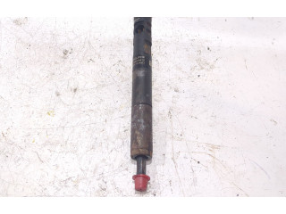 Vstřikovač 338014X500 KIA Carnival 00