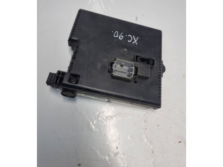 Блок предохранителей 8676391, 12217799   Volvo XC90    