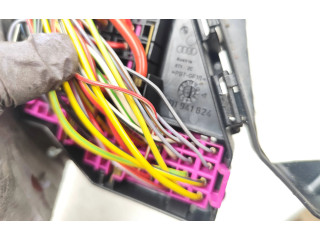 Блок предохранителей 8D1941824   Skoda Octavia Mk1 (1U)    