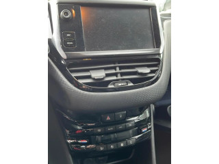Дисплей       Peugeot 2008 I