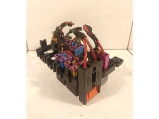 Pojistková skříňka 8a0937530 Audi A6 S6 C6 4F 2007