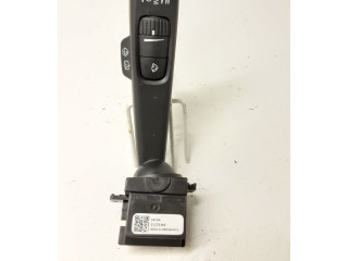 Ручка стеклоочистителей    Volvo V70