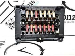 Ящик предохранителей (комплект) A1235400650, A1235400650    Mercedes-Benz 200 300 W123