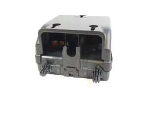 Блок предохранителей 32209198   Volvo S60    