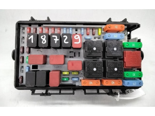 Блок предохранителей 199A3000 Fiat Grande Punto