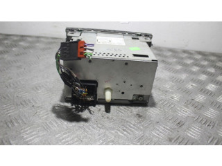 Радио/ проигрыватель CD/DVD / навигация