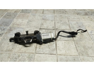 Притягиватель задней крышки