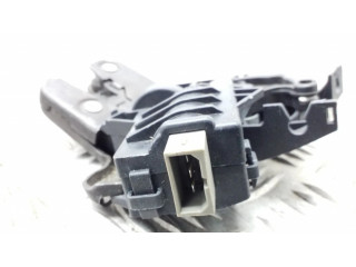 Замок задней крышки